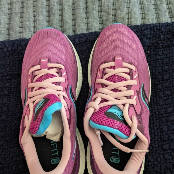 Saucony women's triumph 19 tennis shoes - Picture 1 of 5